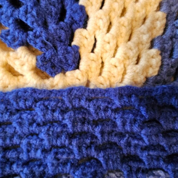 Crochet, lace pattern, large afghan/throw/wrap/blanket, handmade, blues & cream - Picture 4 of 10